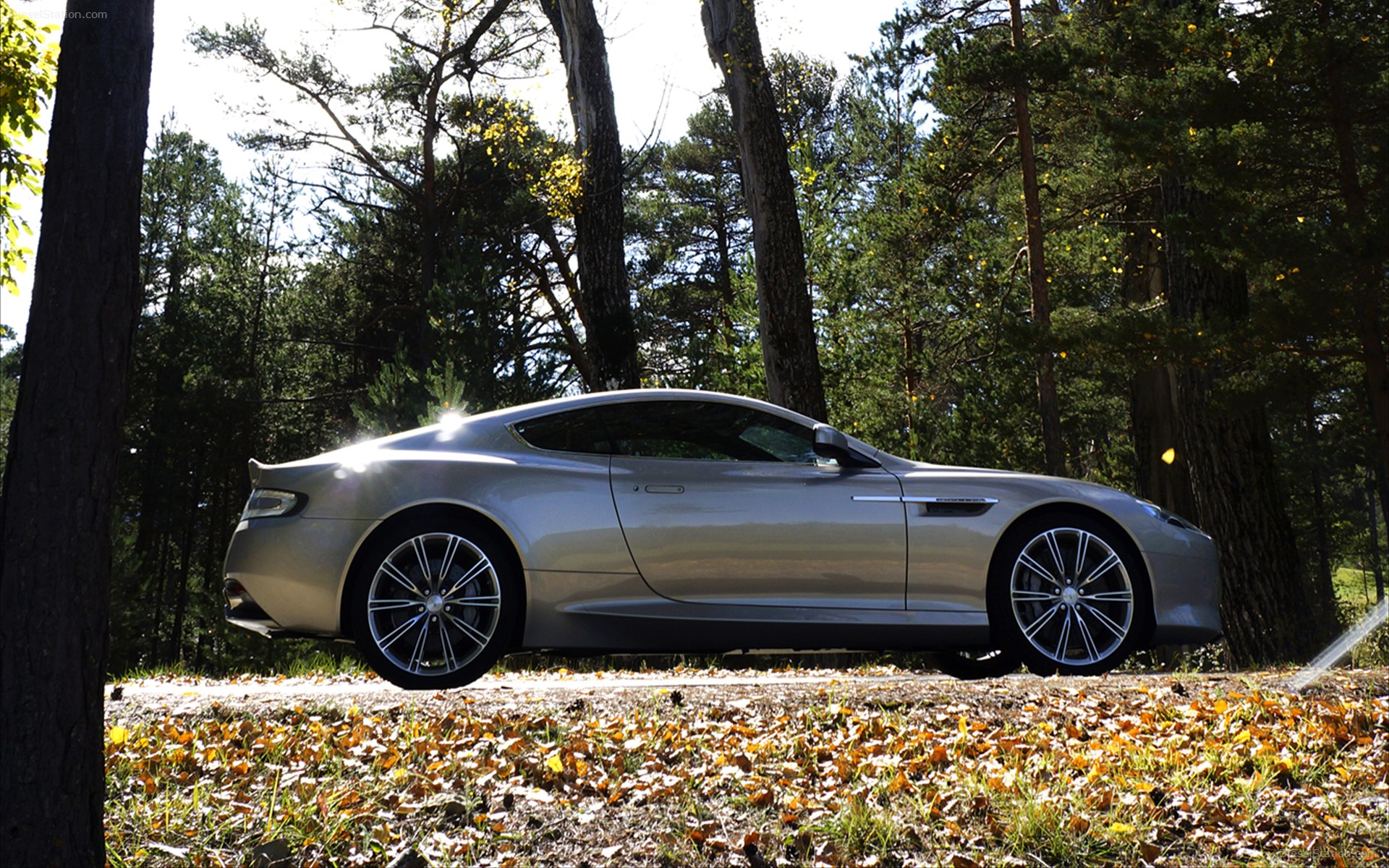 Aston Martin DB9 2013